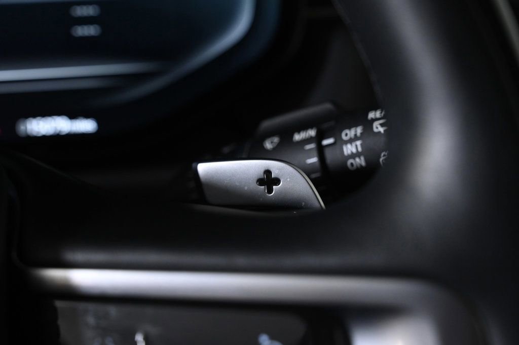 Used 2023 Land Rover Range Rover SE image 19