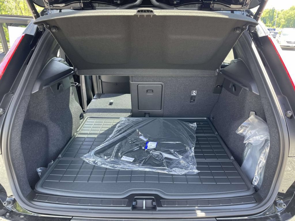New 2026 Volvo XC40 B5 Plus w/ Climate Package AWD/4WD image 30