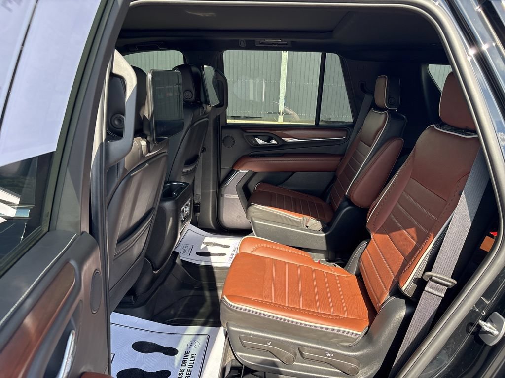 Used 2023 GMC Yukon Denali Ultimate w/ LPO, Floor Liner Package AWD/4WD image 12