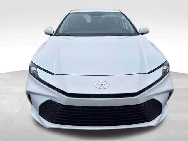 Used 2025 Toyota Camry LE AWD/4WD image 8