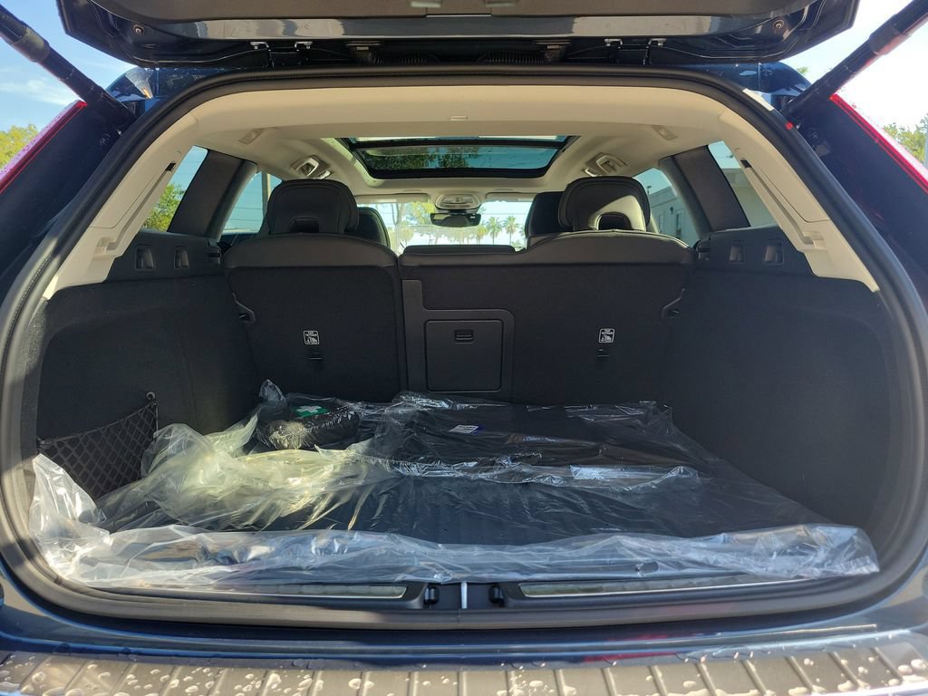New 2026 Volvo V60 B5 Cross Country Plus w/ Protection Package Premier AWD/4WD image 4