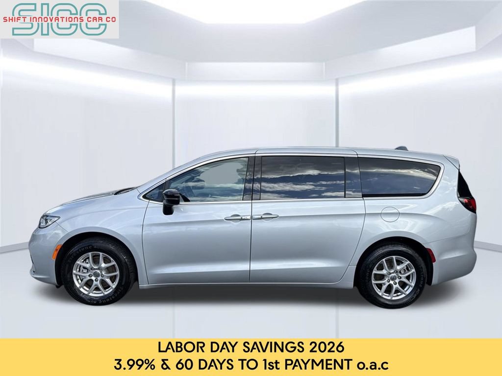 Used 2024 Chrysler Pacifica Touring-L FWD image 3