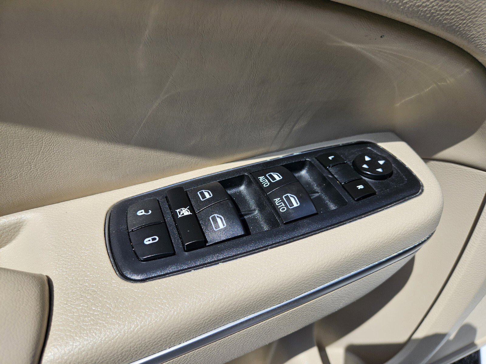 Used 2014 Chrysler 300 image 29