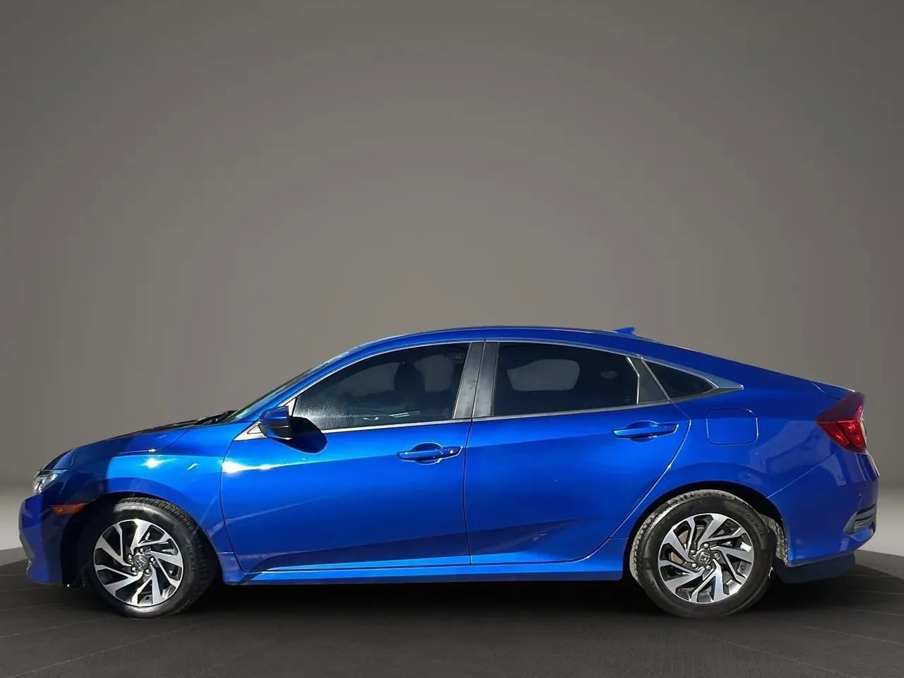 Used 2018 Honda Civic EX image 8