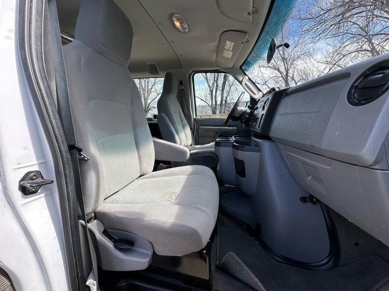Used 2011 Ford E-350 and Econoline 350 XLT RWD image 9