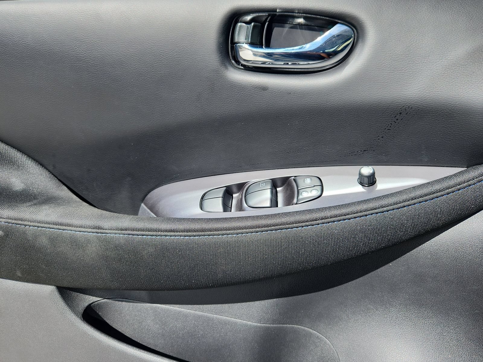Used 2025 Nissan Leaf S FWD image 9