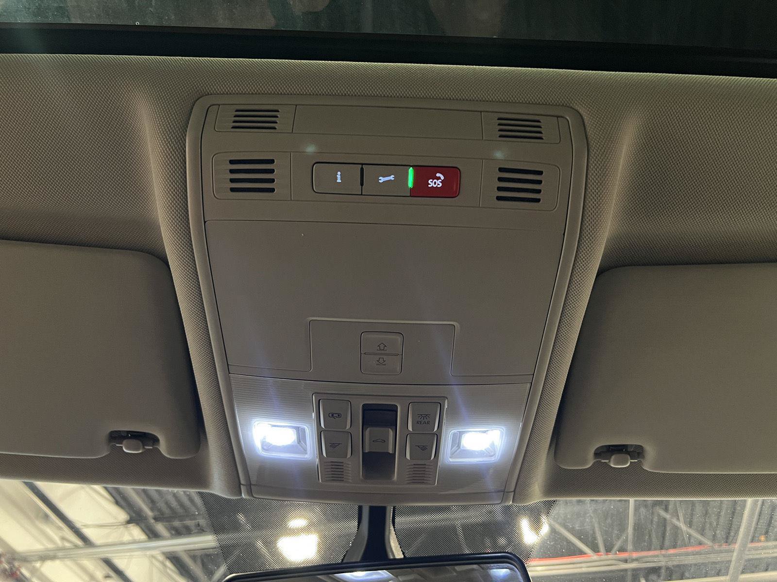 Used 2021 Volkswagen Tiguan SE FWD image 23
