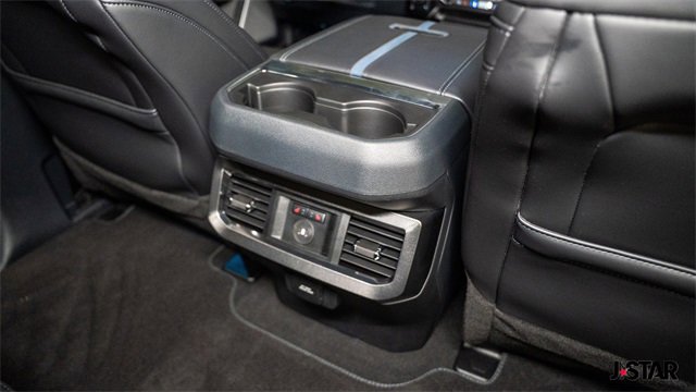 Used 2025 Ford F450 Platinum w/ FX4 Off-Road Package image 20