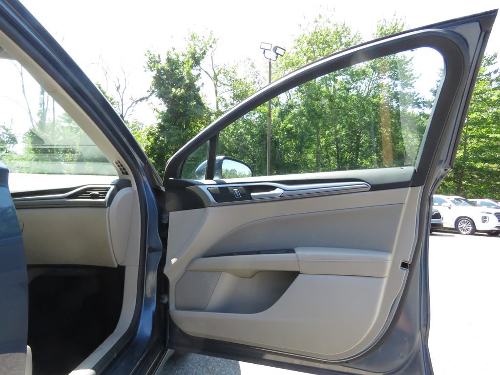 Used 2019 Ford Fusion SE FWD image 10