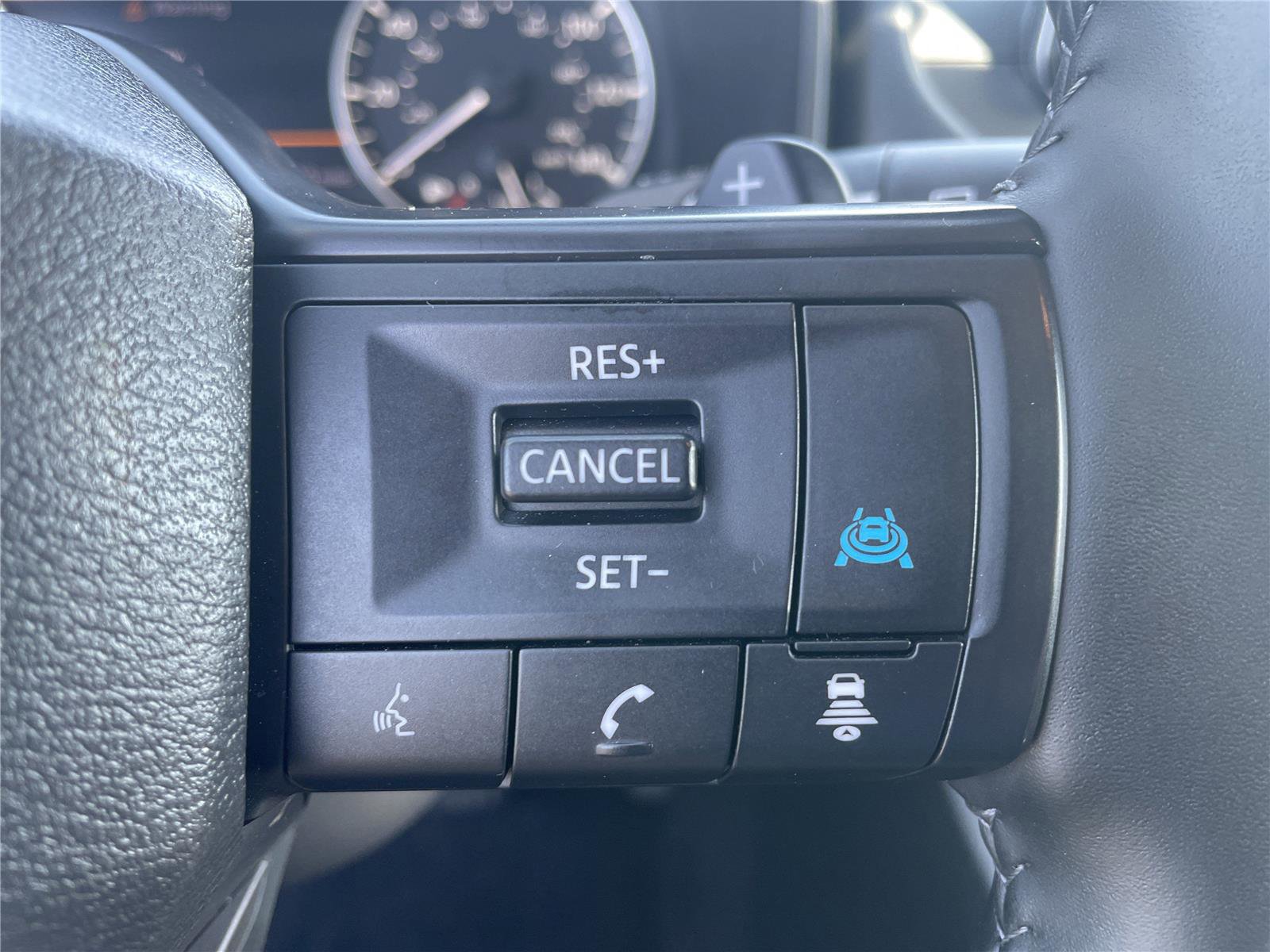 Used 2025 Nissan Rogue SV image 14