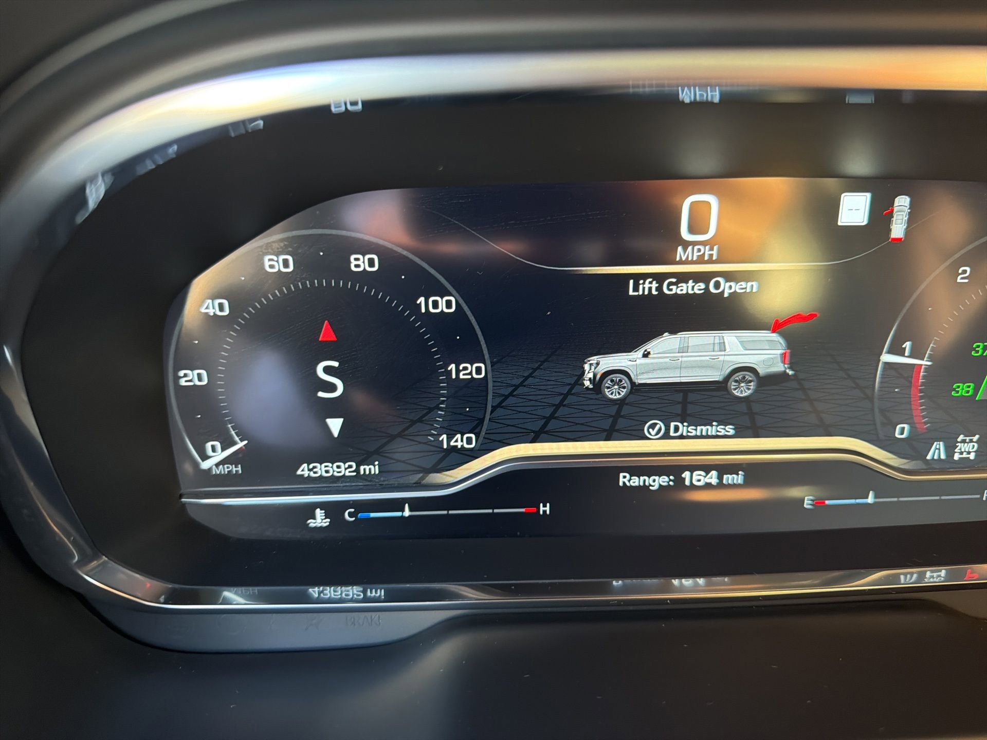 Used 2023 GMC Yukon SLT image 4