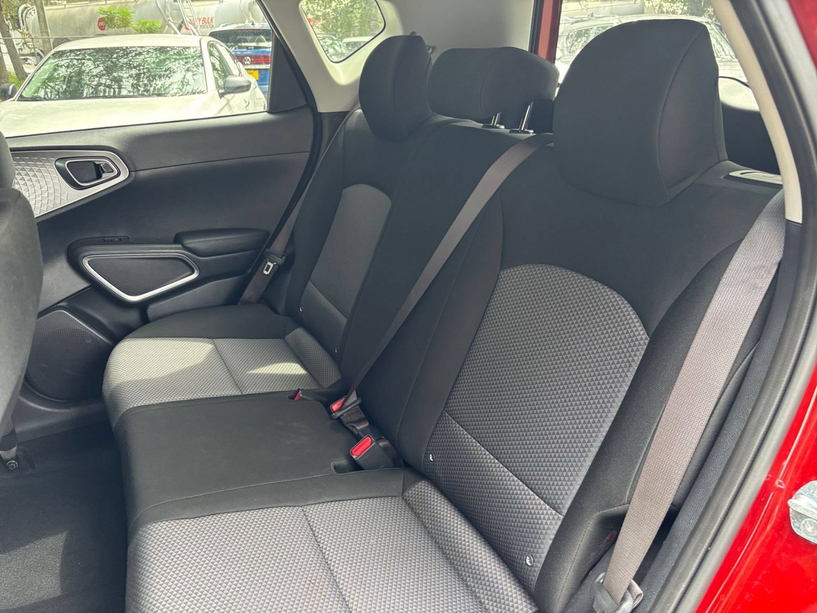 Used 2025 Kia Soul LX w/ LX Technology Package FWD image 34