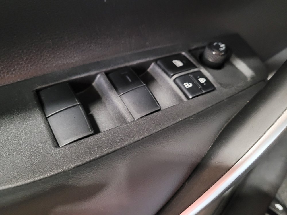 Used 2022 Toyota Corolla SE w/ Carpet Mat Package (TMS) FWD image 27