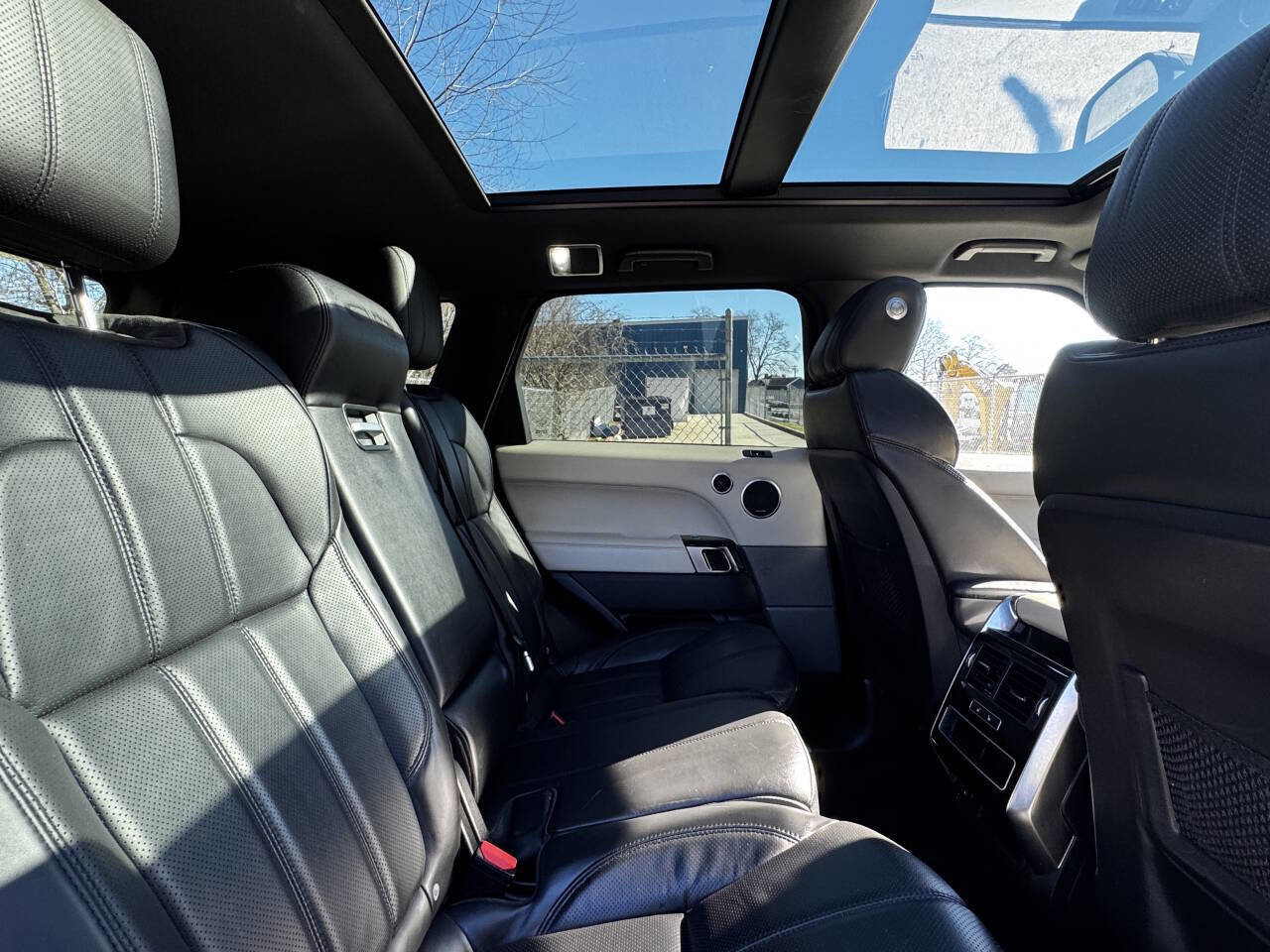 Used 2017 Land Rover Range Rover Sport HSE image 15