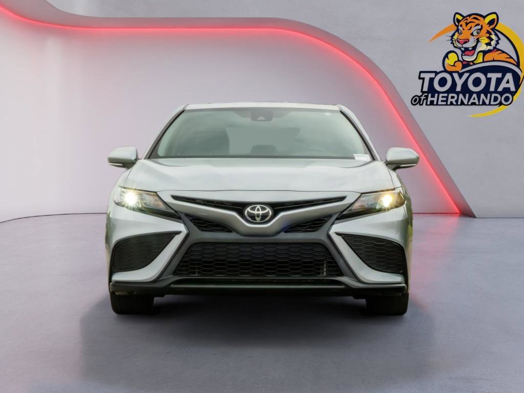 Used 2022 Toyota Camry SE w/ Cold Weather Package FWD image 2