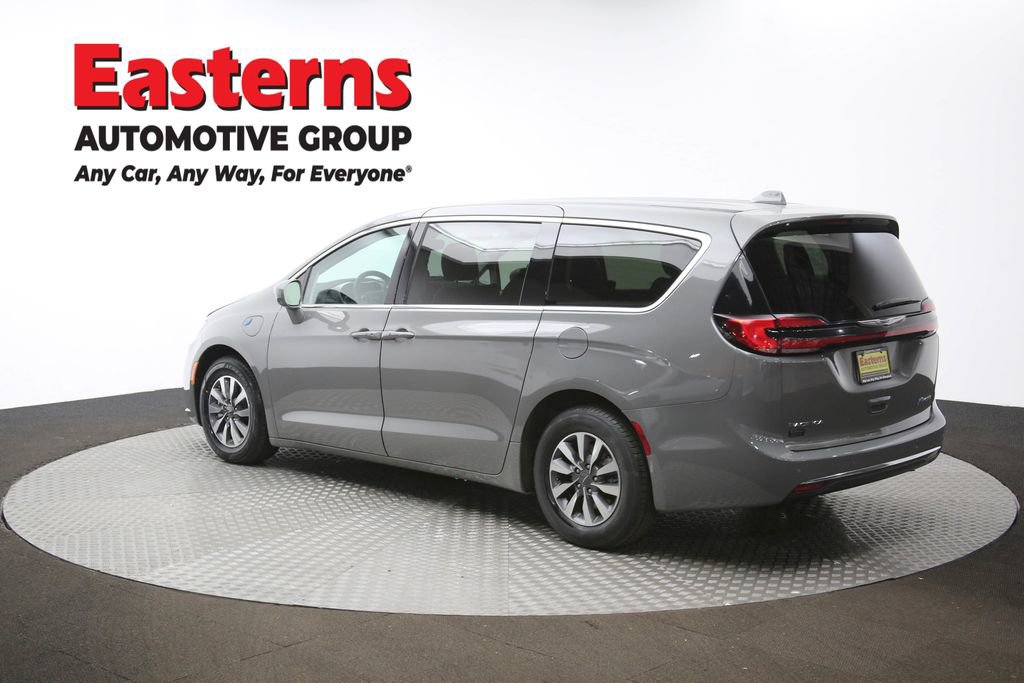 Used 2022 Chrysler Pacifica Touring-L image 64