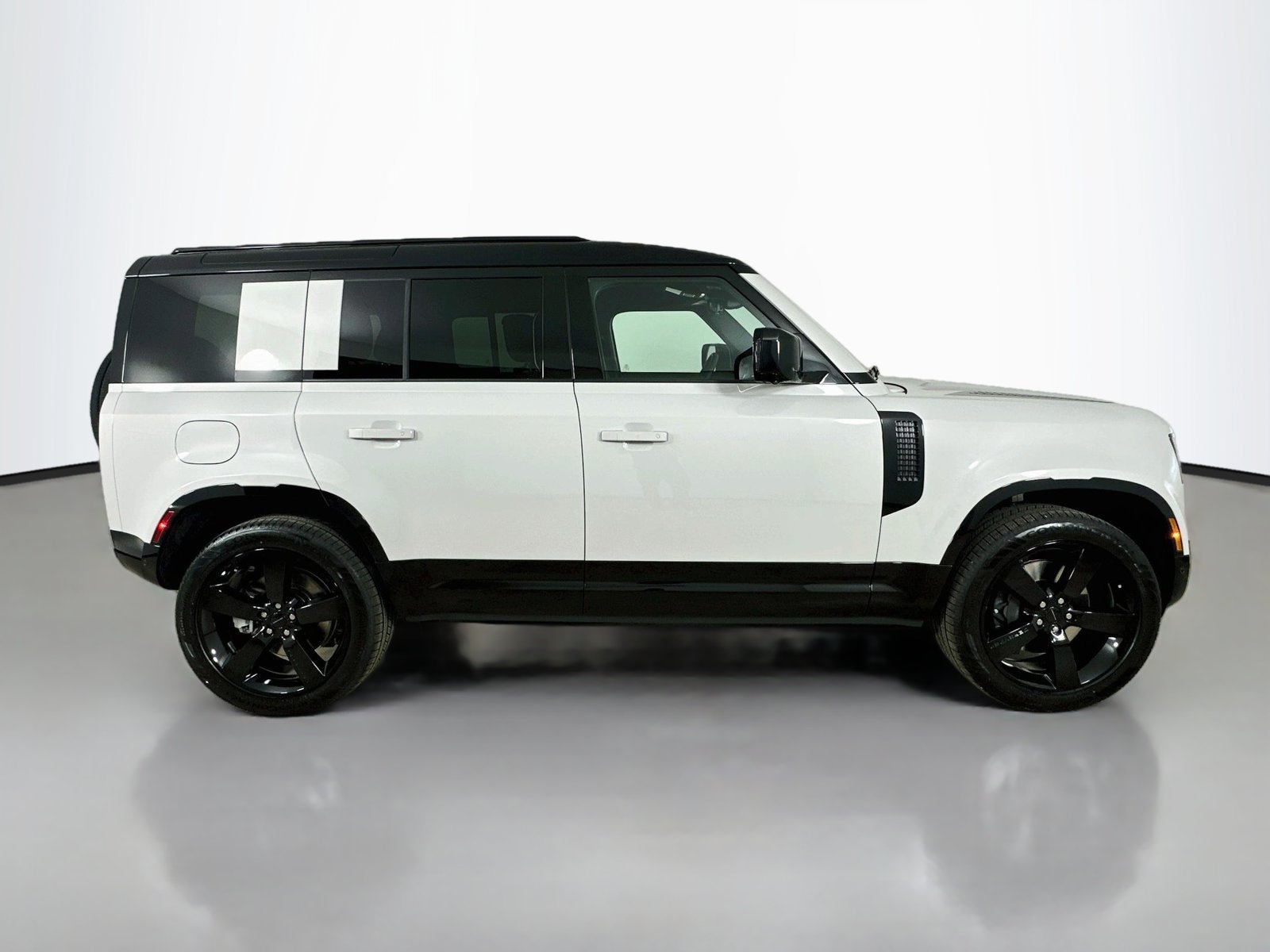 New 2026 Land Rover Defender 110 X-Dynamic SE AWD/4WD image 4