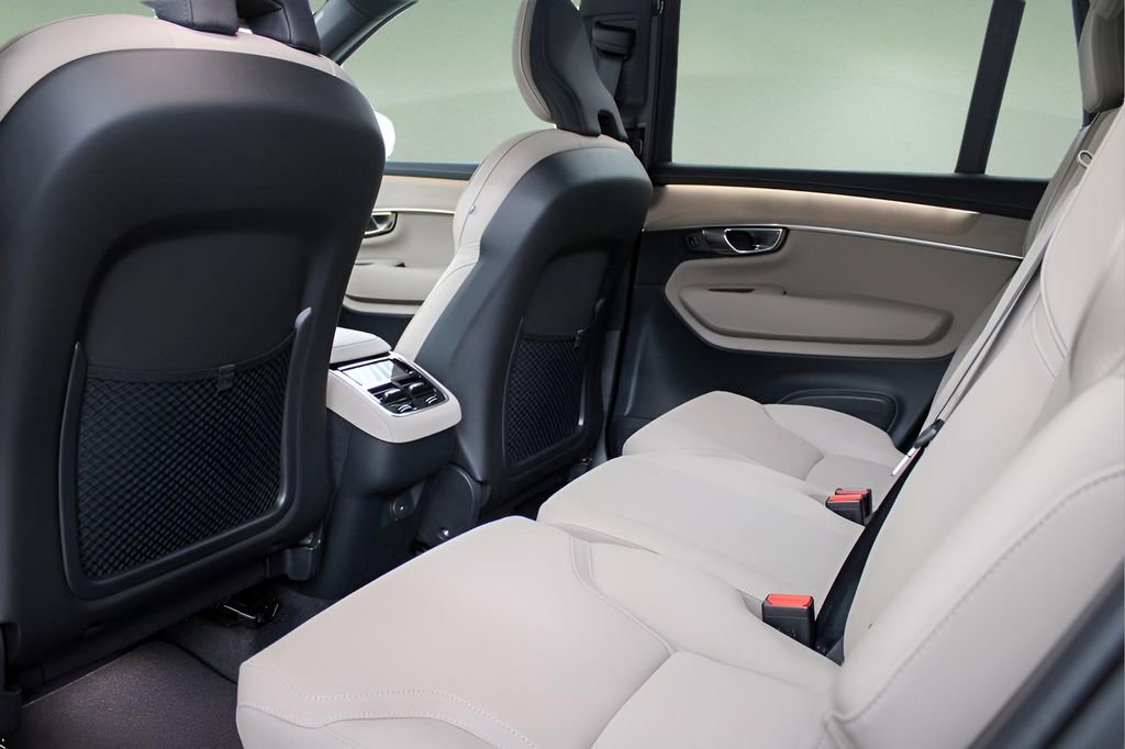 New 2026 Volvo XC90 B5 Core w/ Protection Package Premier image 19