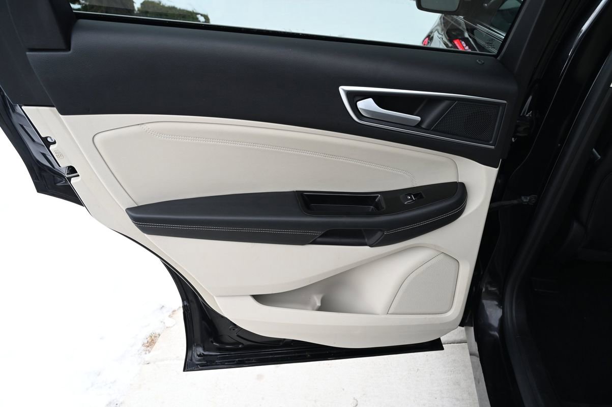 Used 2019 Ford Edge Titanium w/ Cold Weather Package image 34