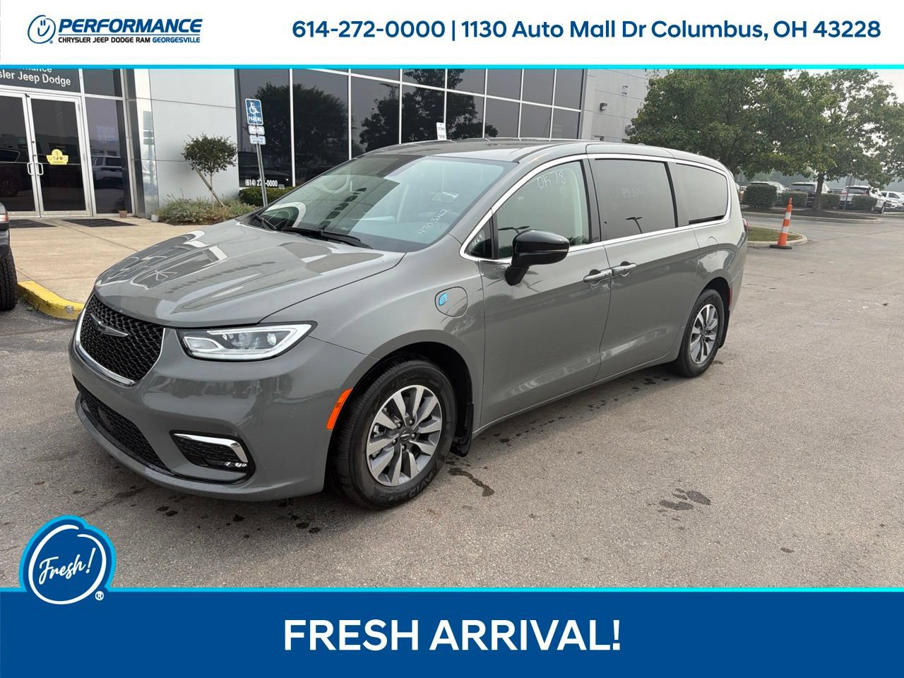 Used 2024 Chrysler Pacifica Limited FWD image 8