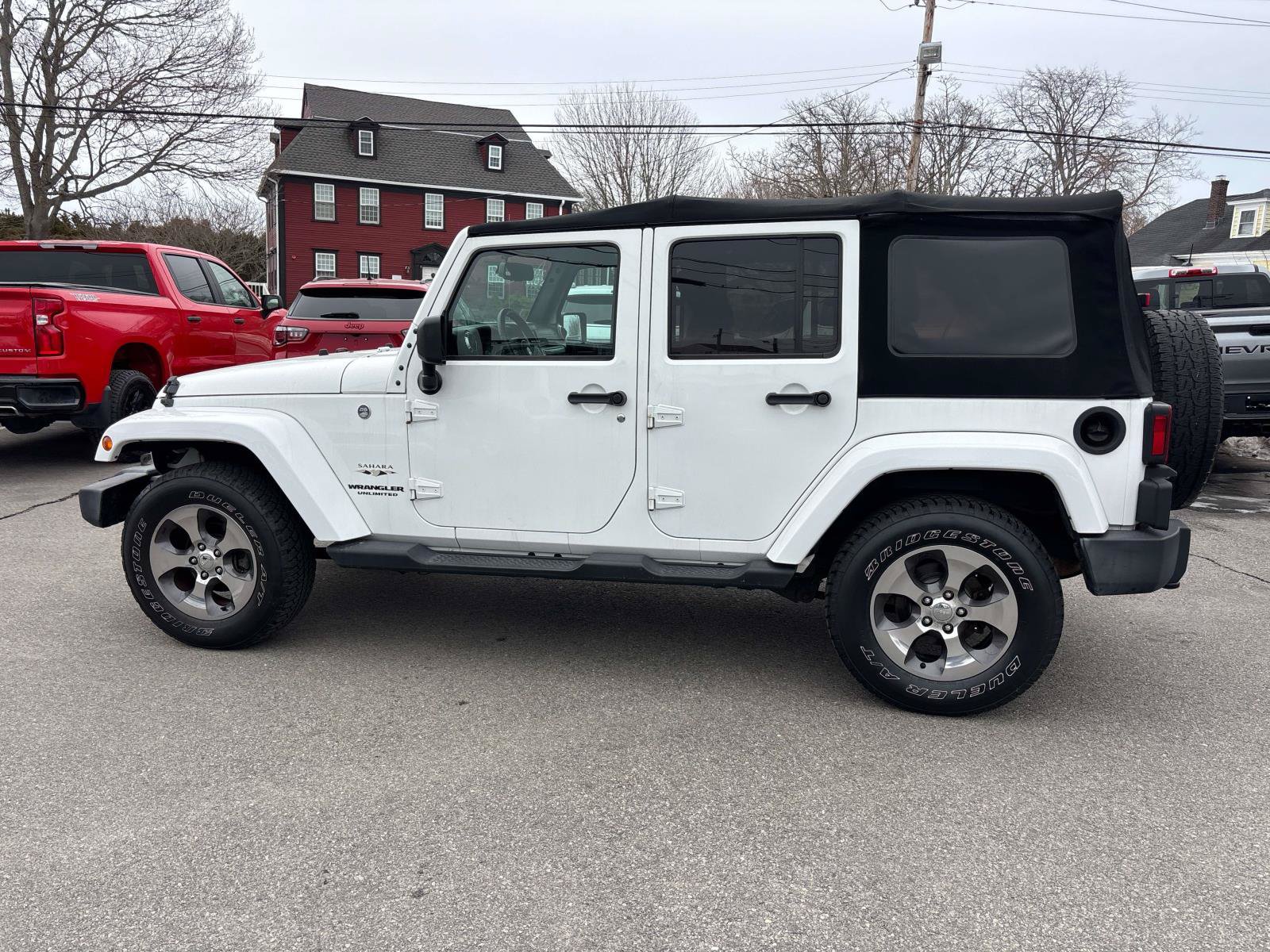 Certified 2017 Jeep Wrangler Unlimited Sahara w/ Connectivity Group AWD/4WD image 6