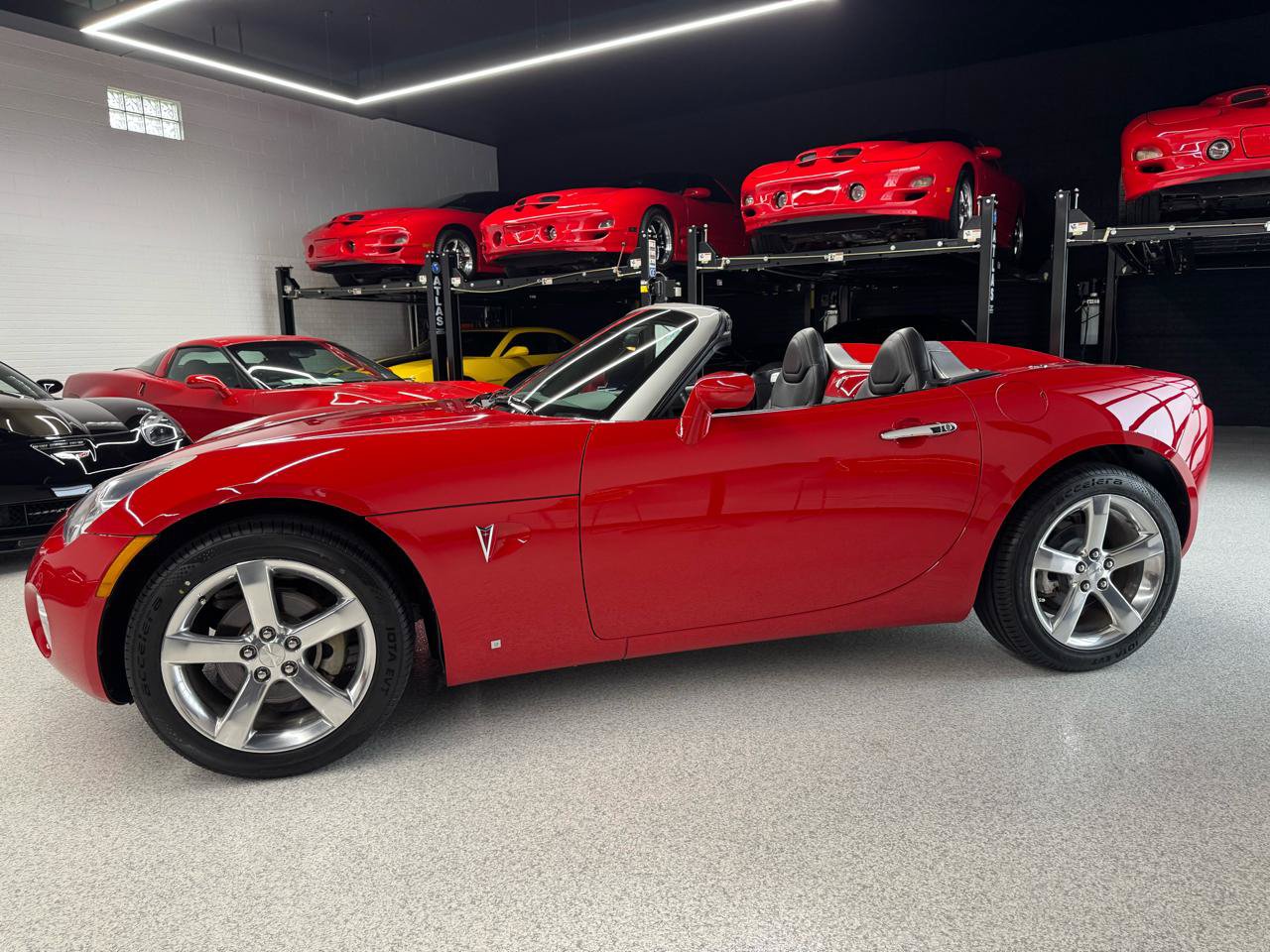 Used 2007 Pontiac Solstice Convertible w/ Premium Package RWD image 6