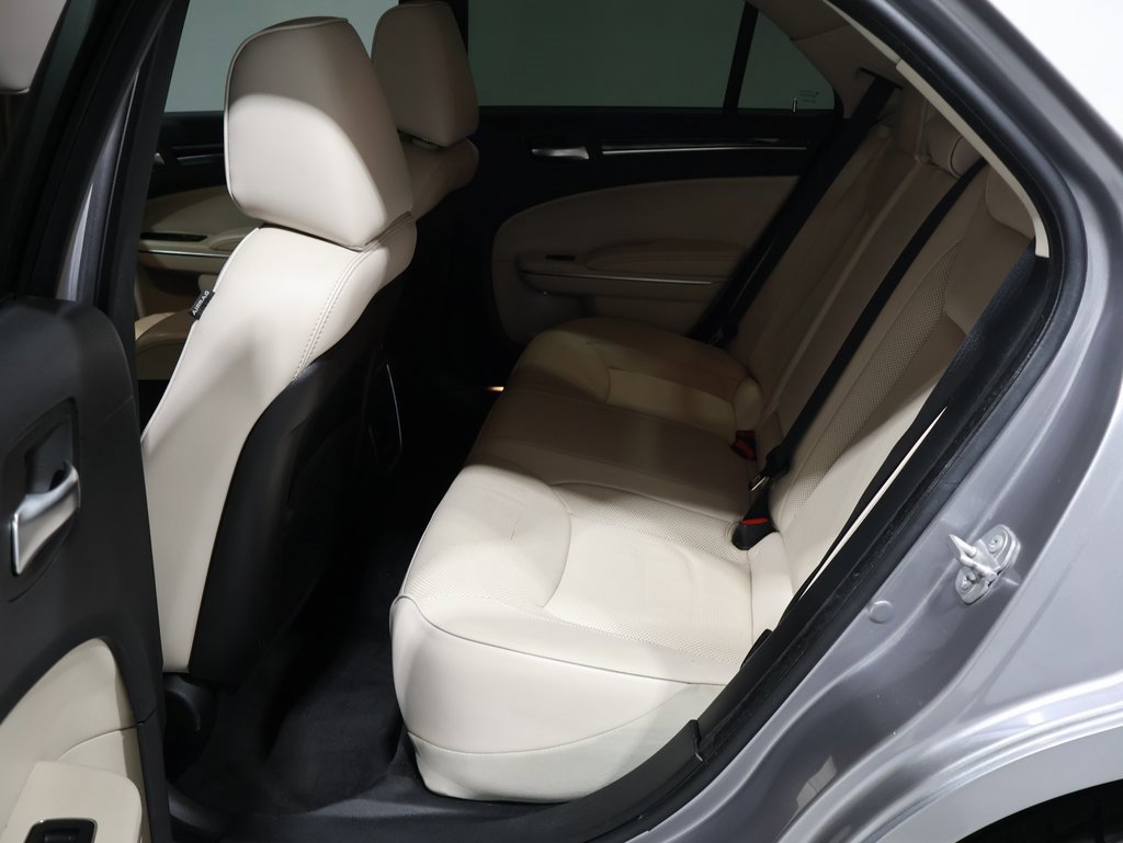 Used 2018 Chrysler 300 Limited image 16