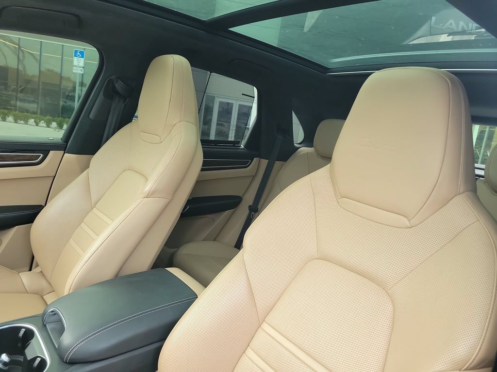 Used 2019 Porsche Cayenne Turbo AWD/4WD image 27