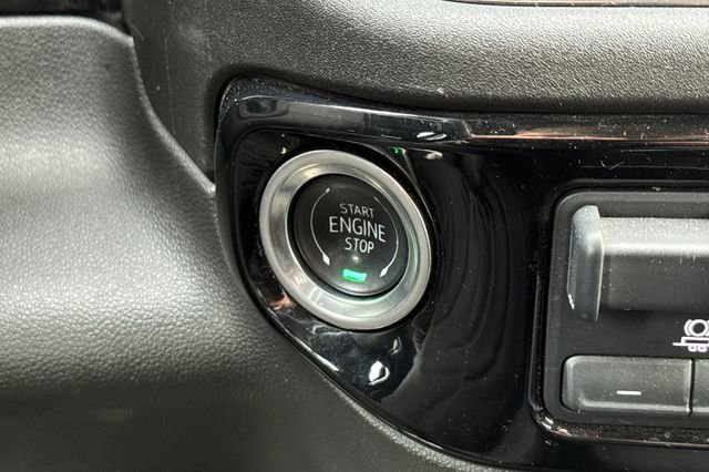 Used 2025 Chevrolet Silverado 1500 LT image 33