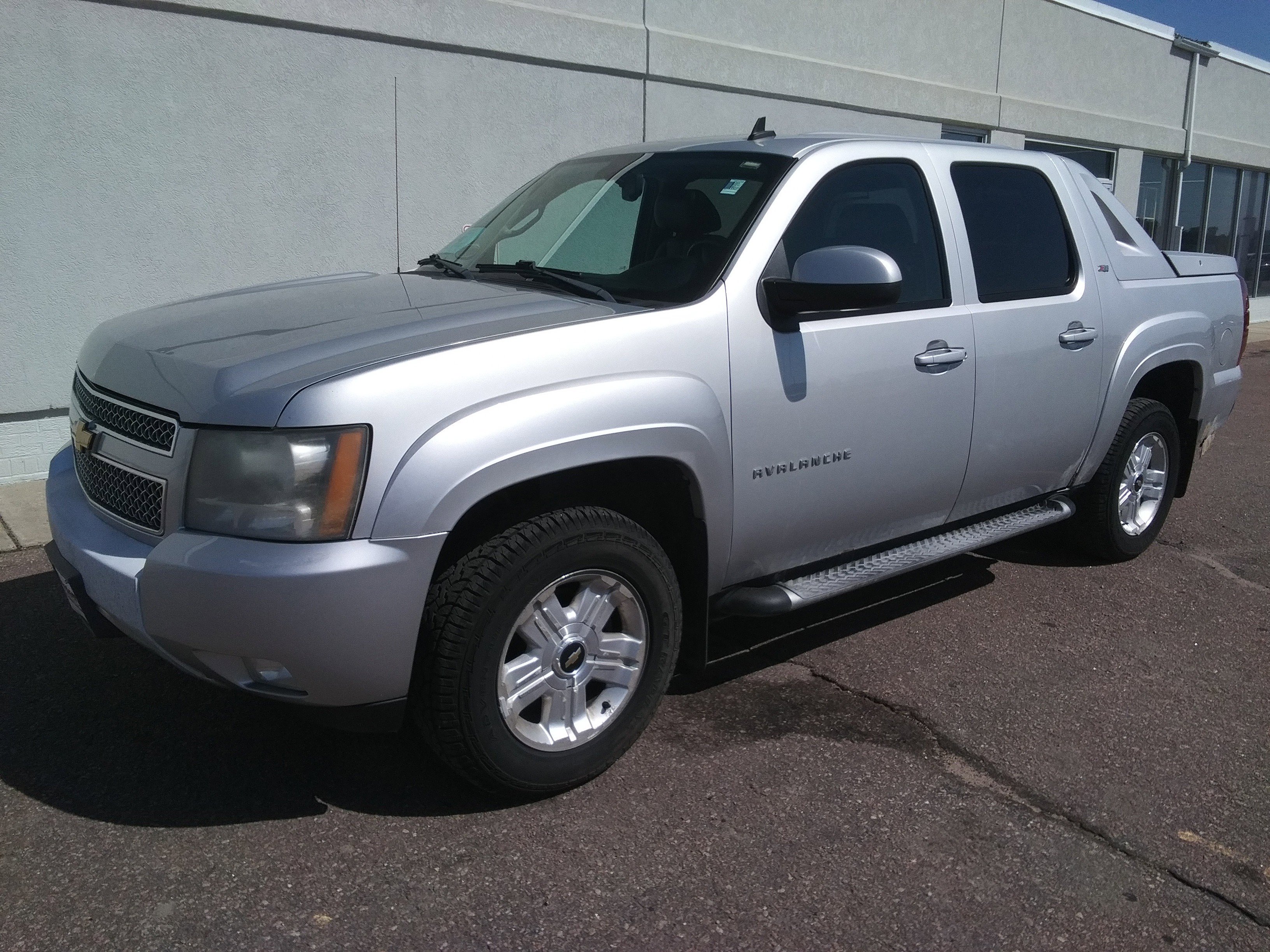 Used 2011 Chevrolet Avalanche LT AWD/4WD image 2