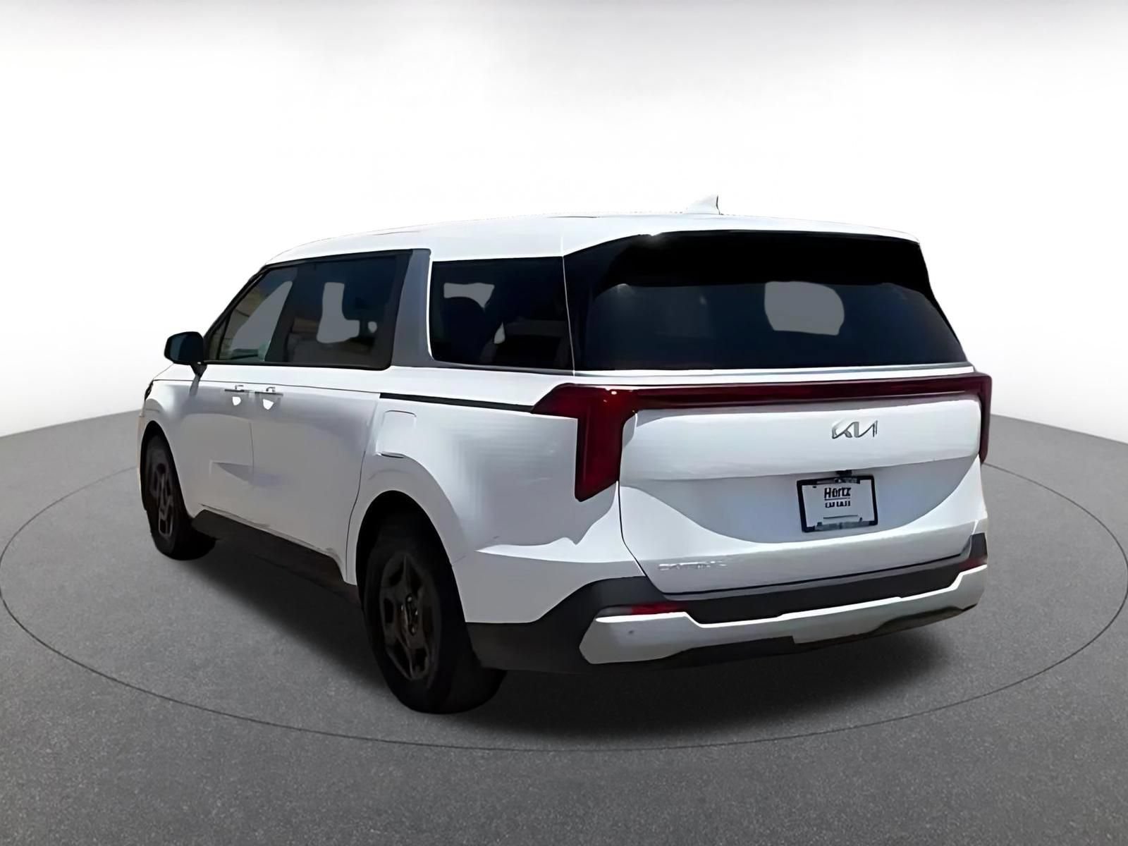 Used 2026 Kia Carnival FWD image 10