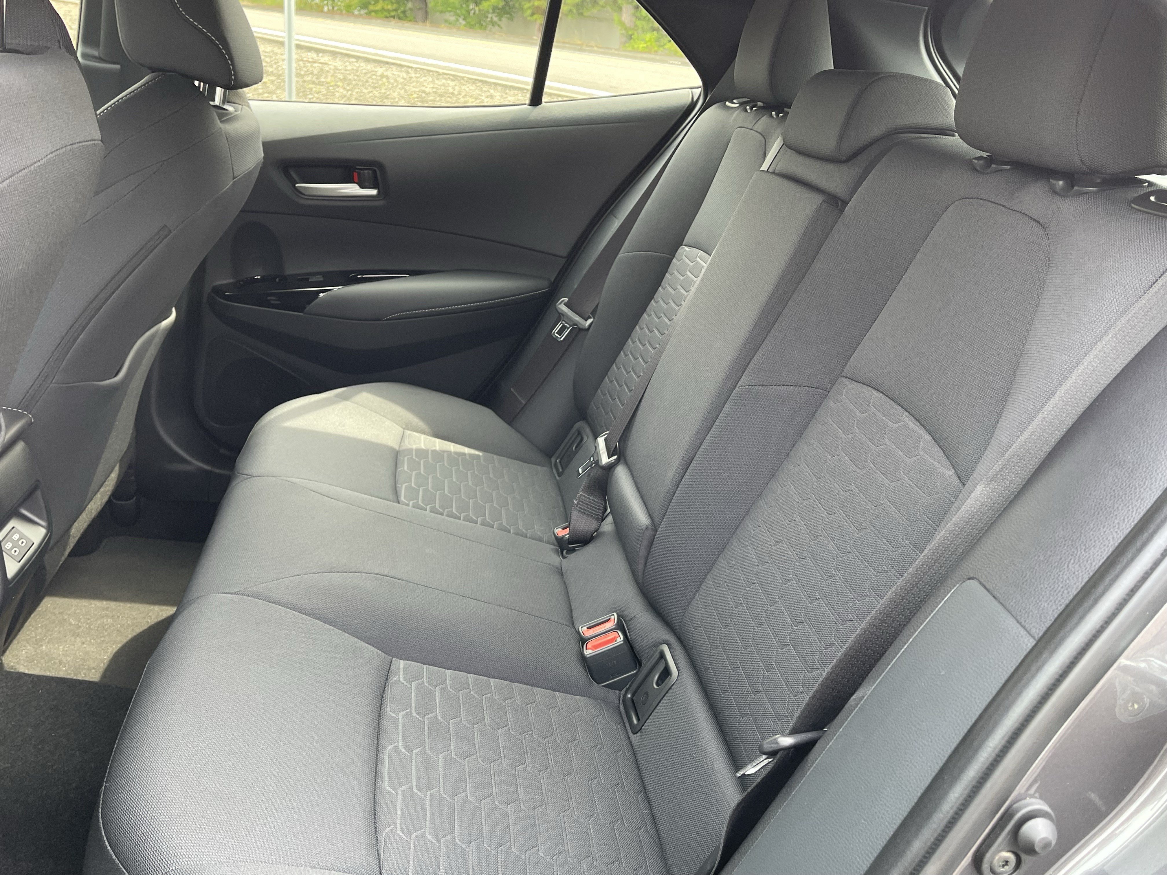 Used 2026 Toyota Corolla SE FWD image 15