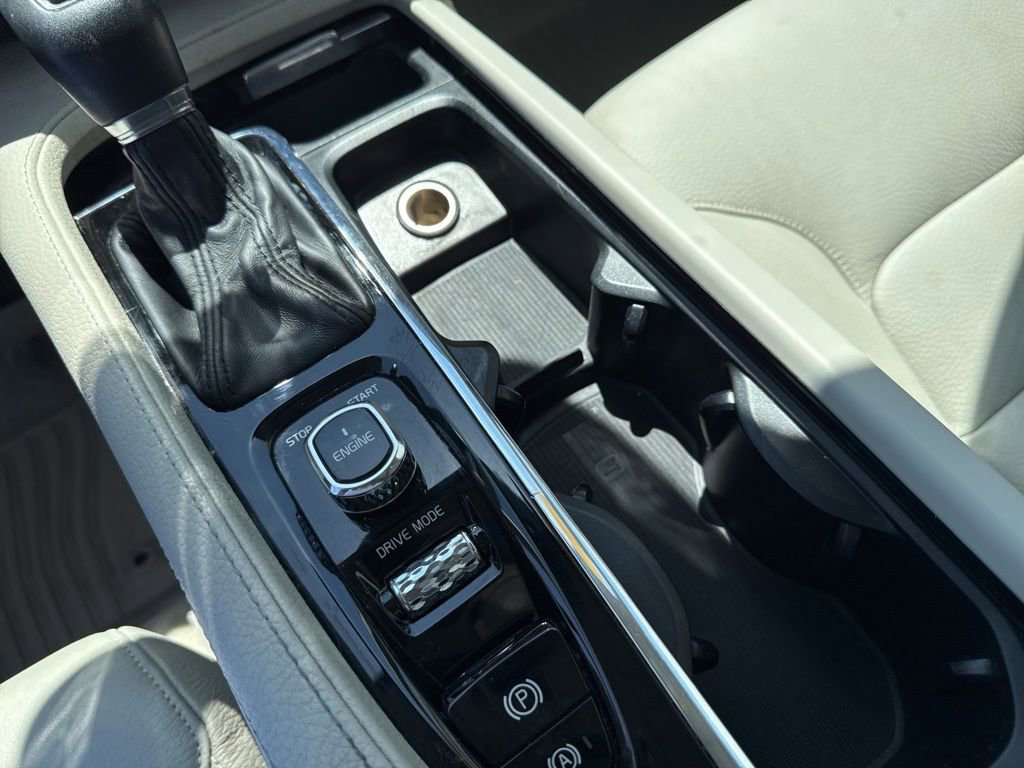 Used 2016 Volvo XC90 T6 Momentum w/ Momentum Plus Package image 28