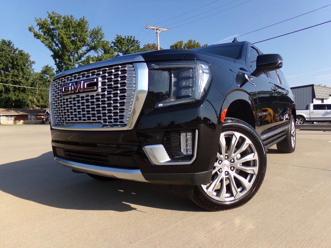 Used 2021 GMC Yukon XL Denali w/ Denali Premium Package image 10