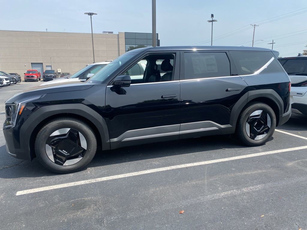 New 2026 Kia EV9 Light RWD image 3
