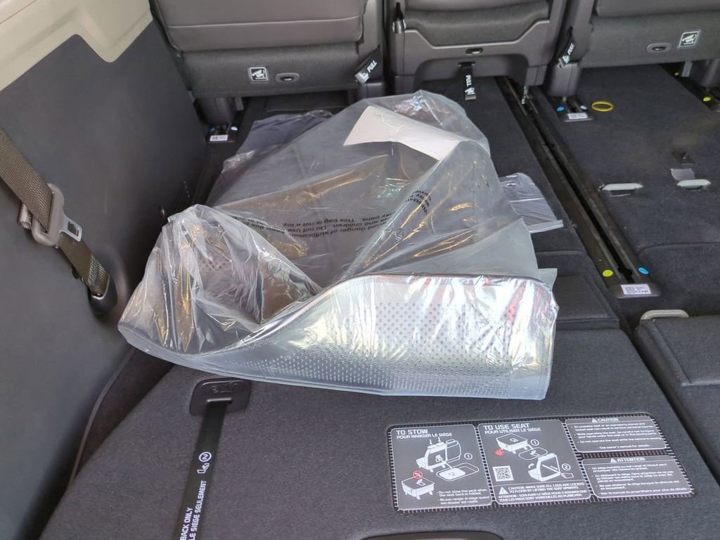 New 2026 Kia Carnival EX FWD image 33