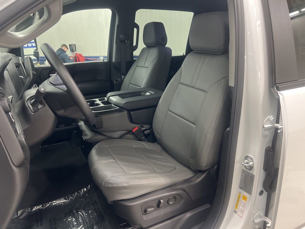 Used 2025 Chevrolet Silverado 2500 Custom w/ Custom Value Package AWD/4WD image 14