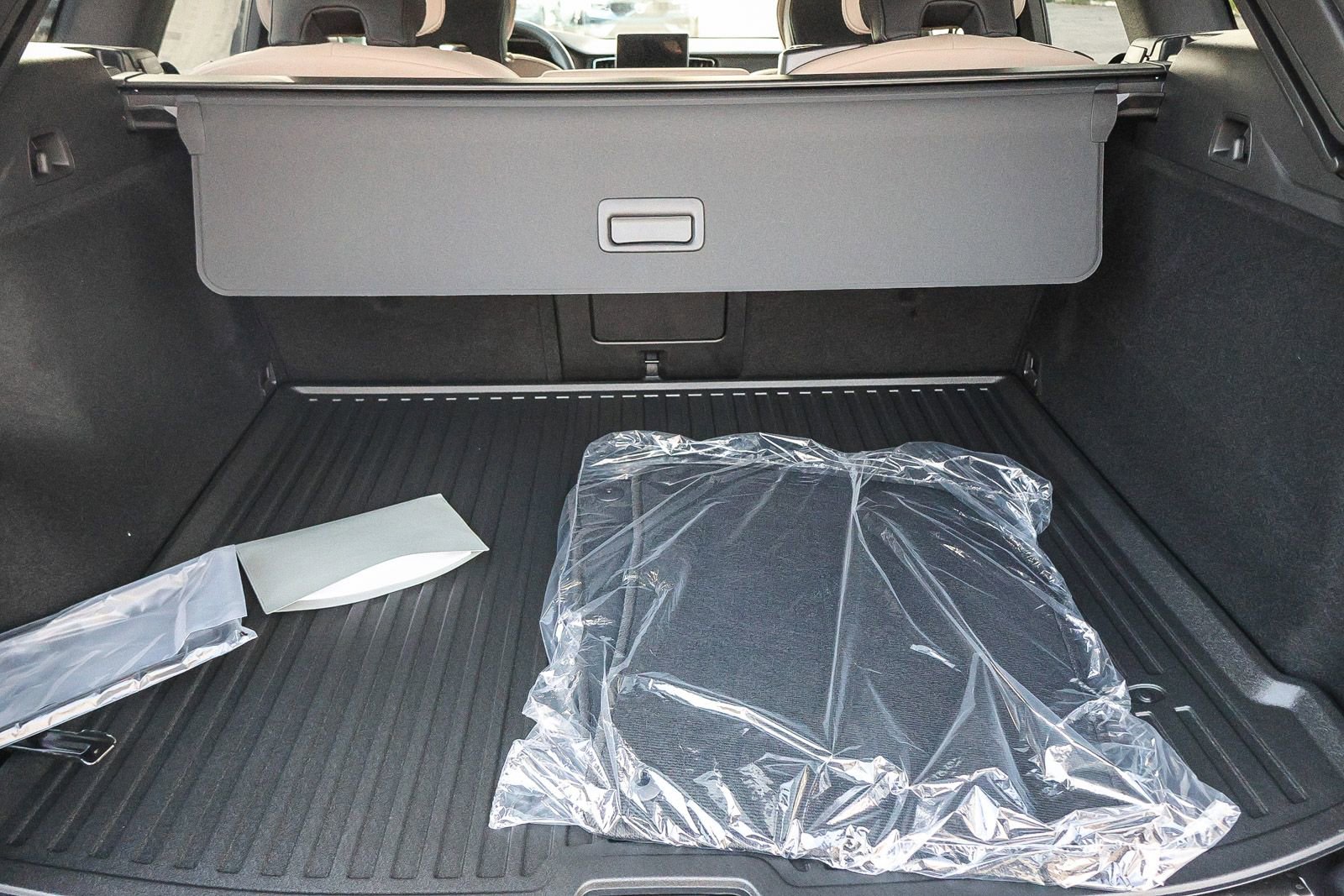 New 2026 Volvo XC60 B5 Plus w/ Climate Package image 26