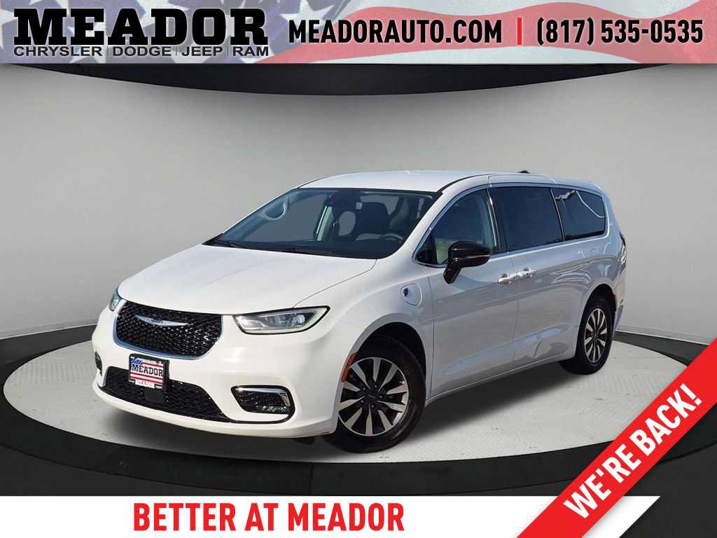 Used 2024 Chrysler Pacifica Limited FWD image 1