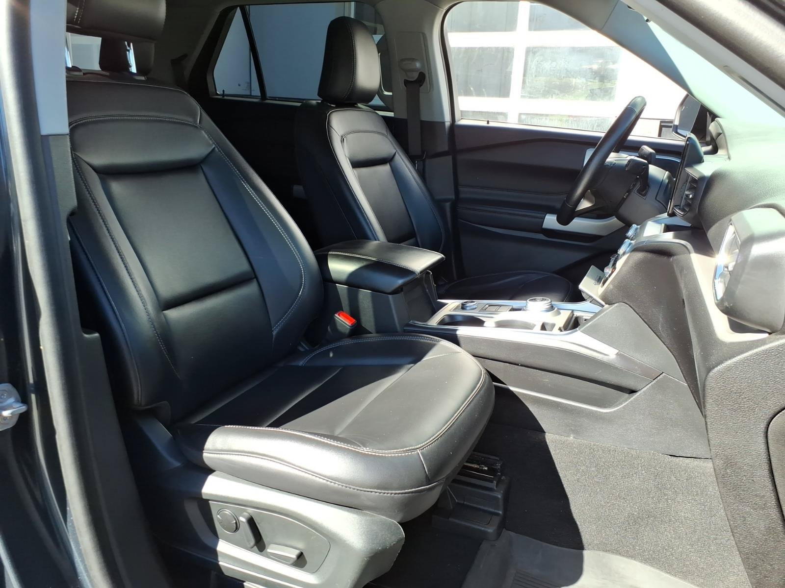 Certified 2023 Ford Explorer XLT w/ Equipment Group 202A AWD/4WD image 8
