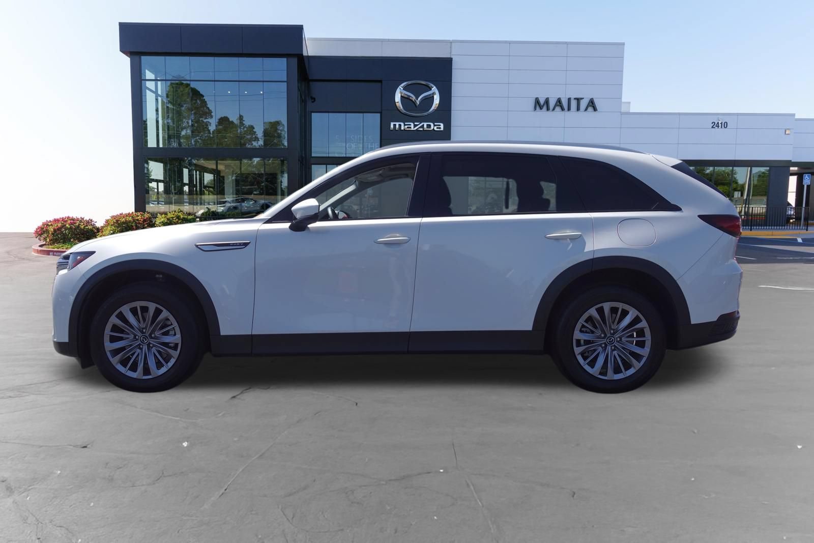 Certified 2024 MAZDA CX-90 Plug-In Hybrid w/ Preferred AWD/4WD image 8