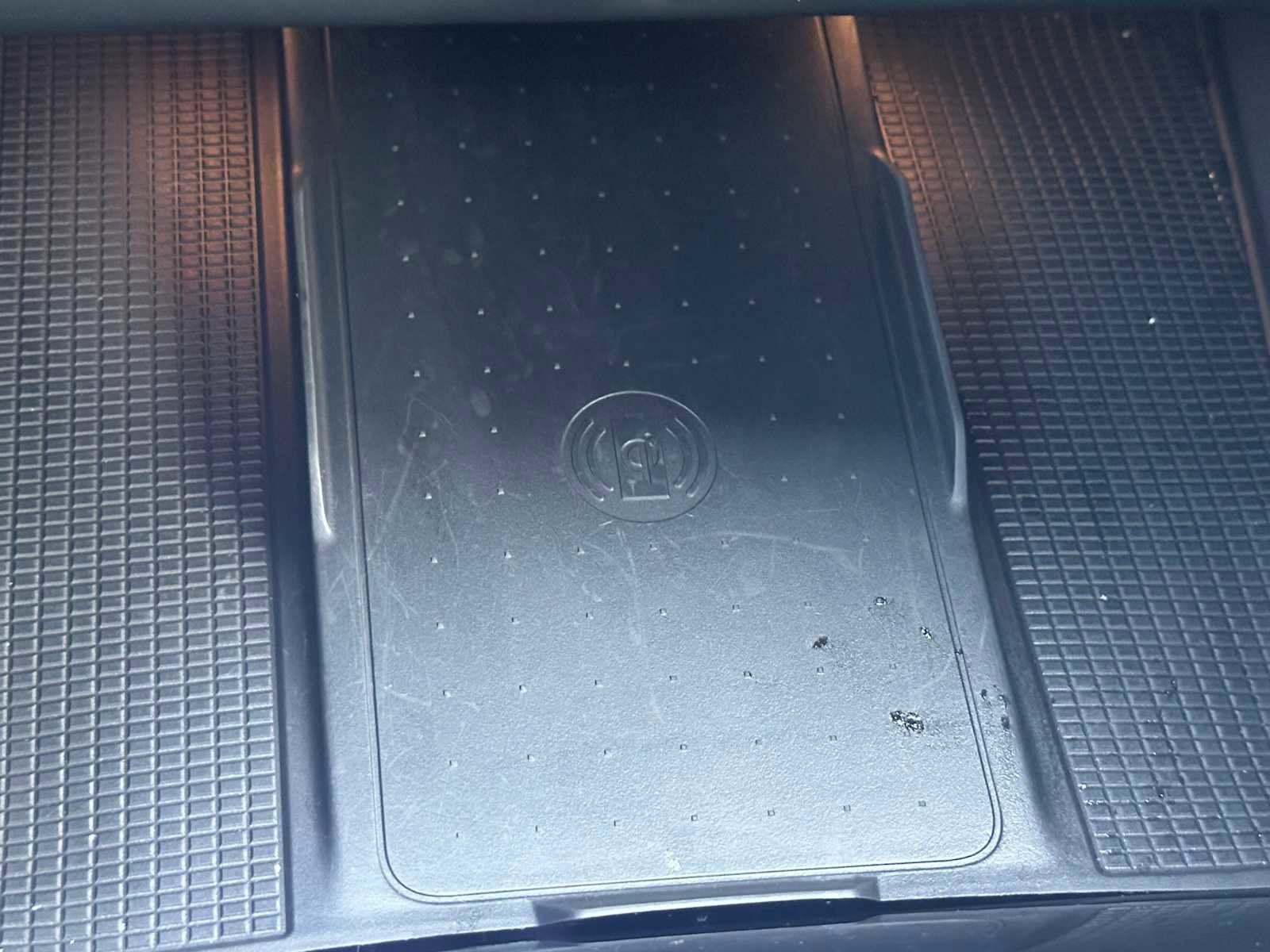 Used 2025 Volvo XC40 B5 Ultra w/ Climate Package image 30