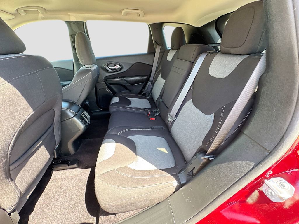 Used 2016 Jeep Cherokee Sport image 27