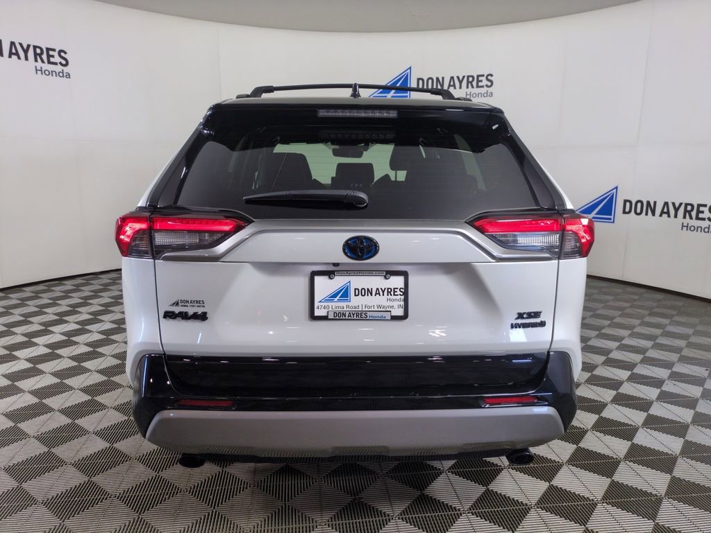 Used 2024 Toyota RAV4 XSE w/ Weather Package AWD/4WD image 4