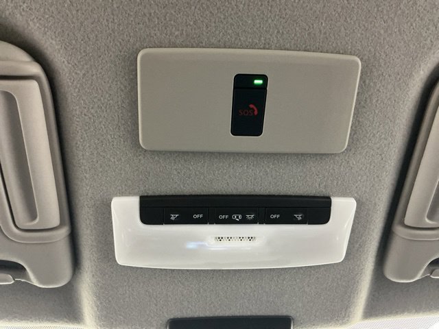 Used 2023 Nissan Kicks SR w/ SR Premium Package FWD image 20