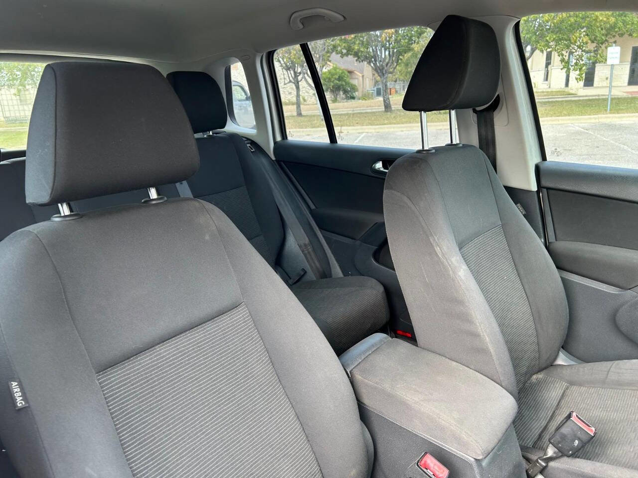 Used 2013 Volkswagen Tiguan S image 35