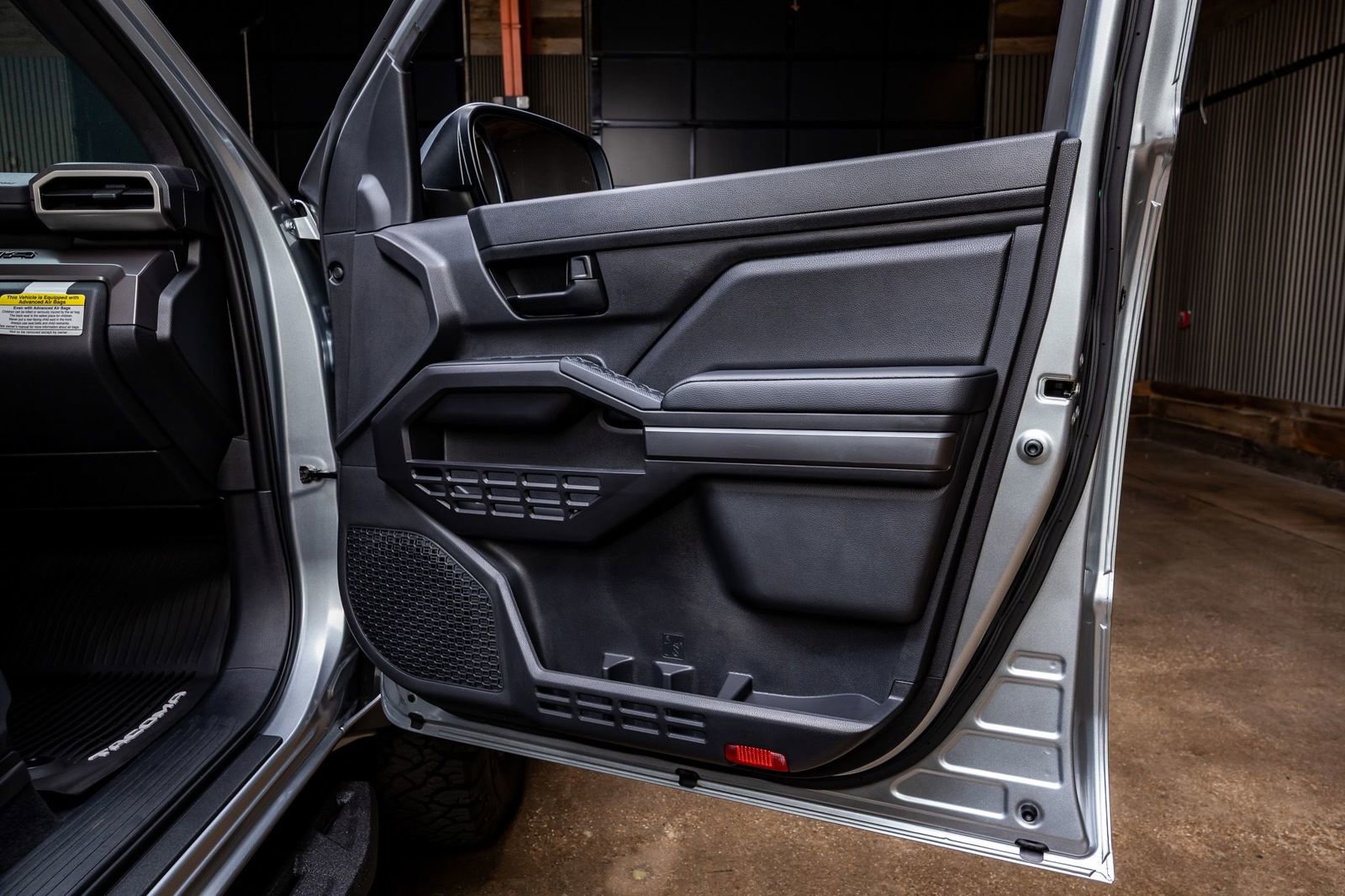 Used 2025 Toyota Tacoma SR5 image 38
