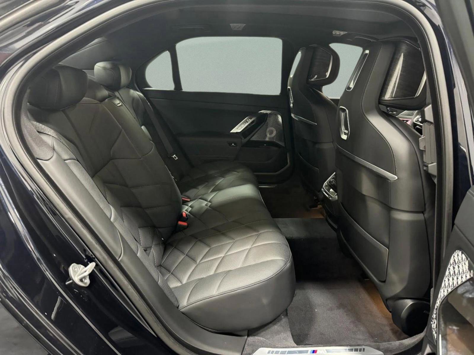 Certified 2025 BMW 760i xDrive w/ Executive Package image 11