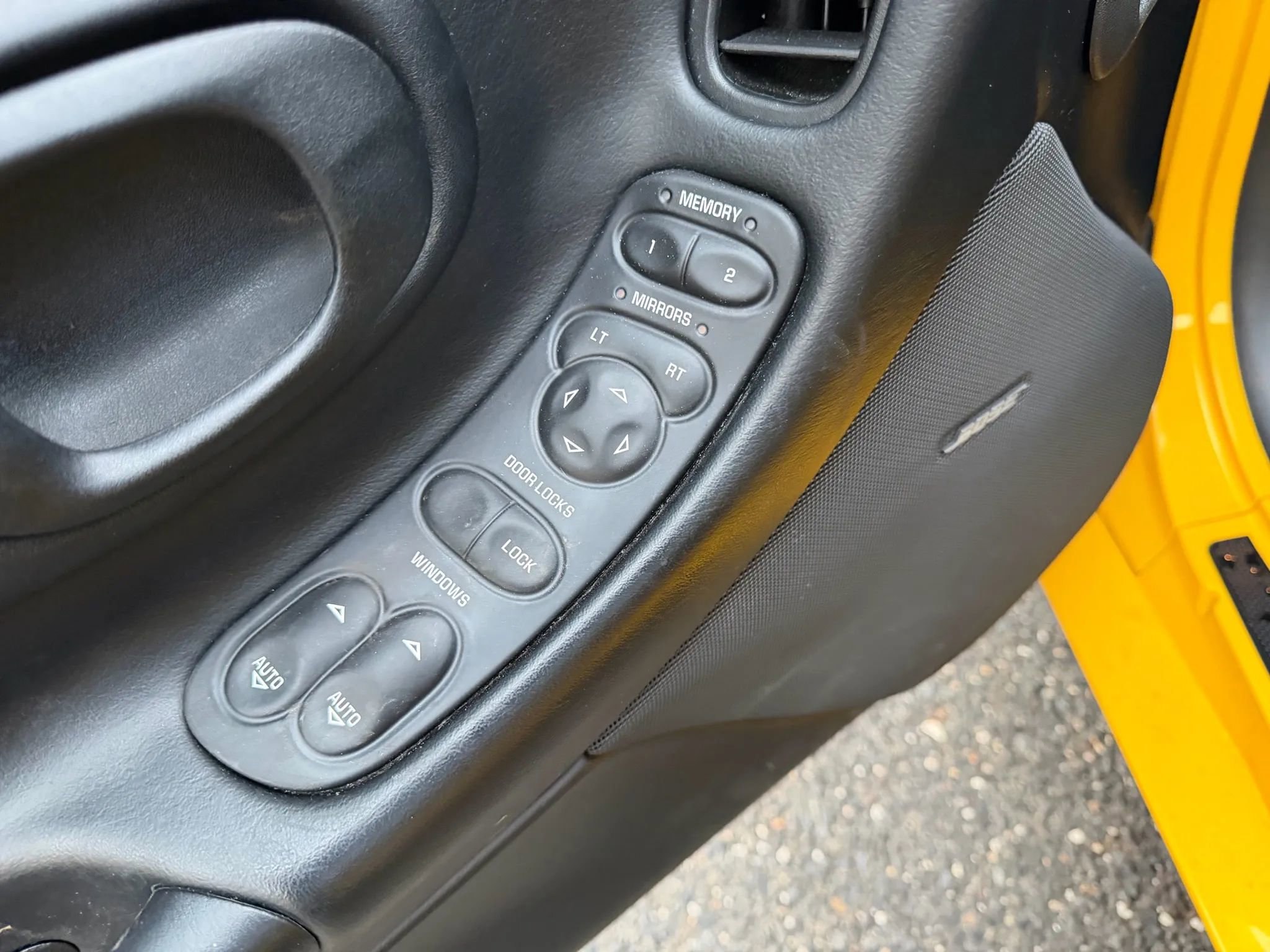 Used 2003 Chevrolet Corvette Coupe w/ Preferred Equipment Group image 16