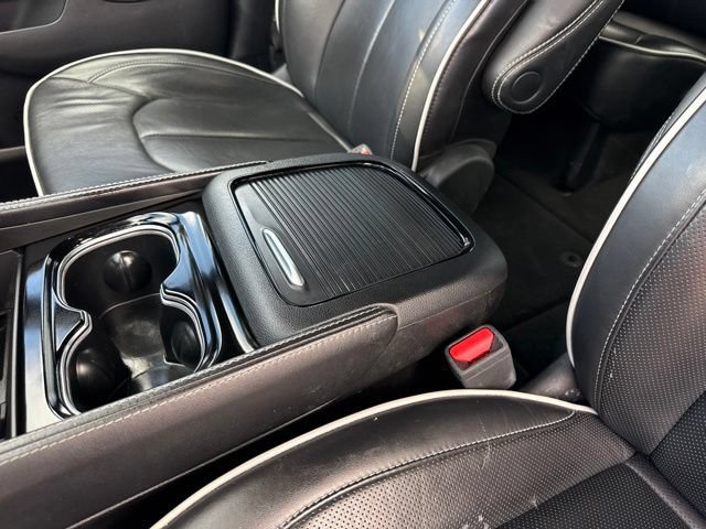 Used 2025 Chrysler Pacifica Limited FWD image 35